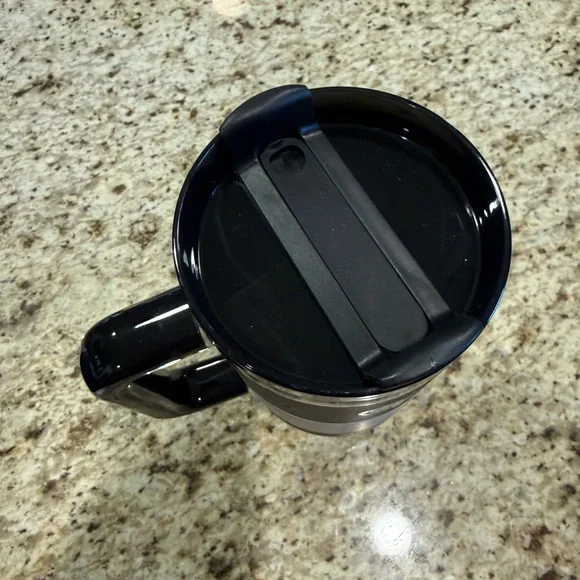 Stanley JENNIE THE FLOWSTATE QUENCHER H2.0 Tumbler Black Floral 40oz - Picture 3 of 4